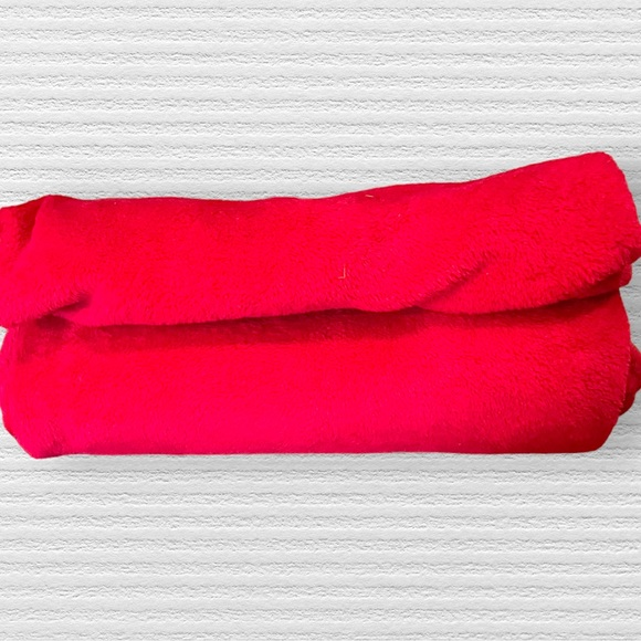 Red Stadium Blanket‎ - Picture 1 of 3